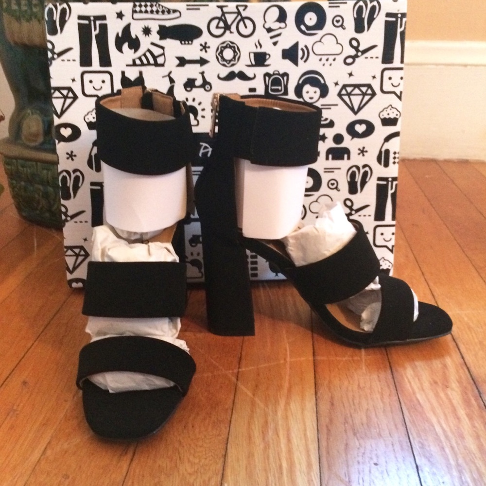 ❤️ Bamboo tri strap heels